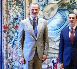 Don Felipe junto al presidente del Parlamento de las Illes Balears, Gabriel le Senne durante la audiencia en el Palacio Real de la Almudaina