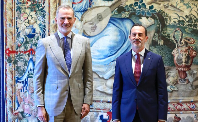 Don Felipe junto al presidente del Parlamento de las Illes Balears, Gabriel le Senne durante la audiencia en el Palacio Real de la Almudaina