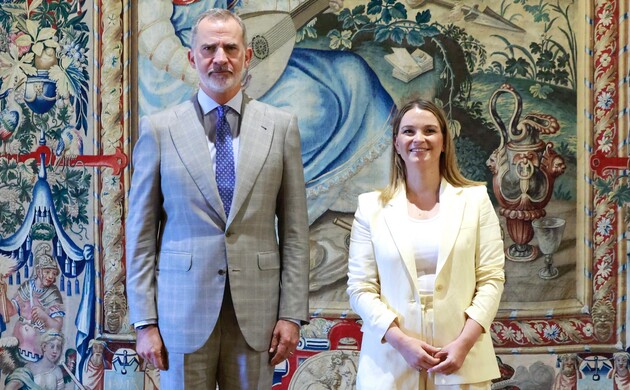 Don Felipe junto a la predsidenta de las Illes Balears, Margalida Prohens Rigo durante la audiencia en el Palacio Real de La Almudaina