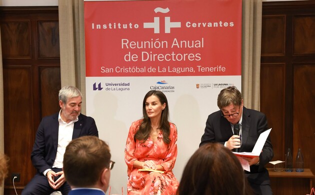 Su Majestad la Reina accede a la Sala de Rectores y preside la runión anual del Instituto Cervantes 