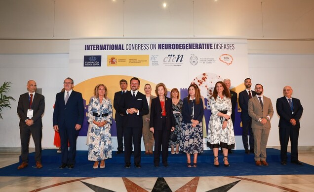 Su Majestad la Reina Doña Sofía con las autoridades asistentes a la inauguración del Congreso