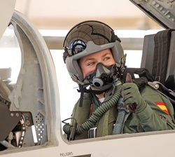 Su Alteza Real la Princesa de Asturias, justo antes de iniciar el vuelo en el avión F5