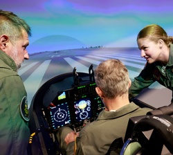Su Majestad el Rey con a Su Alteza Real la Princesa de Asturias momentos antes del vuelo de instrucción