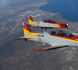 Su Majestad el Rey y Su Alteza Real la Princesa de Asturias durante el vuelo de instrucción