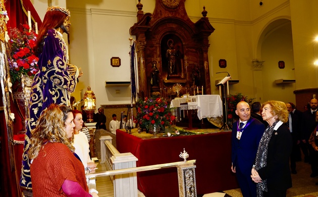 La Reina Doña Sofía frente a la imagen de Nuestro Padre Jesús Nazareno, "Cristo de Medinacelli"