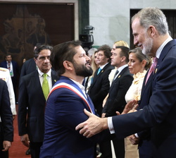 Su Majestad el Rey saluda al Presidente de Chile, Gabriel Borie