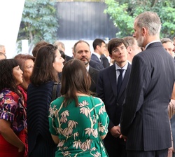 	Su Majestad el Rey durante la recepción a la colectividad española en la residencia de la Embajada de España