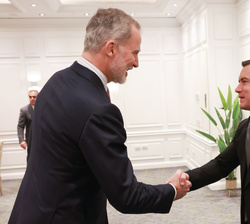 Su Majestad el Rey recibe el saludo del presidente del Ecuador, Daniel Noboa