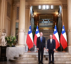 Su Majestad el Rey y el Presidente Electo de Chile, José Antonio Kast, momentos antes del encuentro 