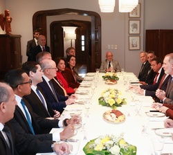 Su Majestad el Rey en el encuentro con empresarios españoles y asociaciones patronales bolivianas