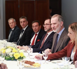 Su Majestad el Rey durante el encuentro con empresarios españoles y asociaciones patronales bolivianas