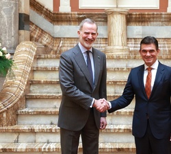 Su Majestad el Rey en el encuentro con el Presidente del Estado Plurinacional de Bolivia, Rodrigo Paz