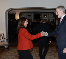 Su Majestad el Rey recibe a una representación de la colectividad española en Bolivia