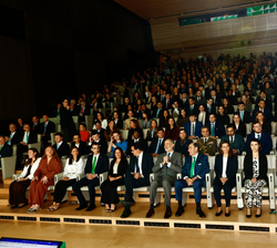 Don Felipe al inicio del acto de entrega las “Becas Iberdrola”
