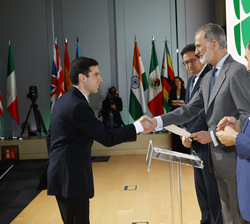 Su Majestad el Rey entrega las “Becas Iberdrola”