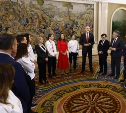 Sus Majestades los Reyes reciben en audiencia al equipo nacional participante en los Juegos Paralímpicos de Invierno Milano Cortina 2026