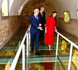 Sus Majestades los Reyes visitan el Centro Cultural Baños Árabes de Jaén
