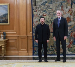 Su Majestad el Rey junto al Presidente de Ucrania antes de su encuentro
