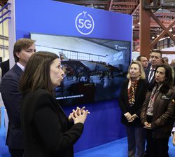 Su Majestad el Rey recibe explicaciones sobre tecnología 5G