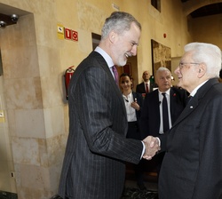 A la llegada de Su Majestad el Rey a Salamanca fue recibido por Su Excelencia el presidente de la República Italiana, Sergio Mattarella