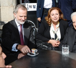Café de Don Felipe y el presidente Mattarella en la Plaza Mayor de Salamanca