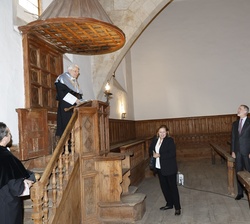 Su Excelencia el presidente de la República Italiana, Sergio Mattarella en el púlpito del Claustro Alto