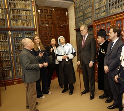 El Rey y el presidente Mattarella reciben expliciaciones en el Claustro Alto