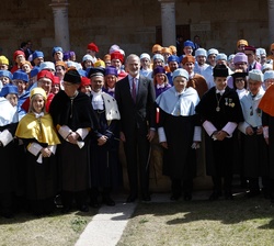 El Rey y el presidente Mattarella junto a los doctores