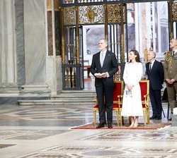 Don Felipe y Doña Letizia en un momento de la intervención del cardenal arcipreste