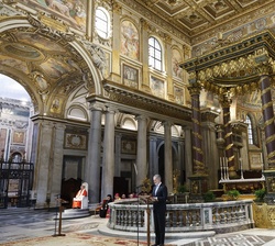 Su Majestad el Rey dirige unas palabras a los asistentes