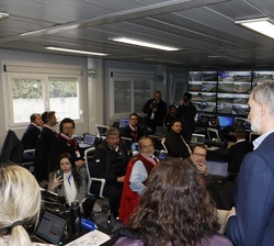 Don Felipe durante su visita a Dirección de Carrera