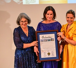 Pilar LLadó recoge la proclamación del 'Día del Queen Sofía Spanish Institute' en el condado de Miami-Dade