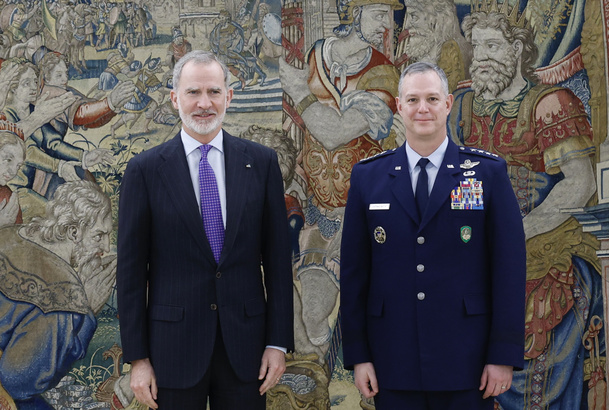 Don Felipe junto al general Grynkewich