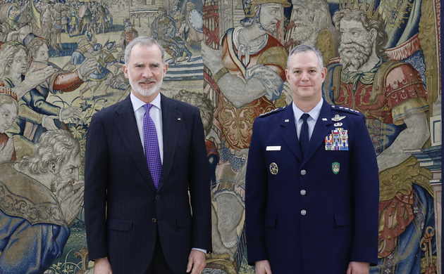 Don Felipe junto al general Grynkewich