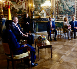 Vista general del Salón de Tapices donde ha tenido lugar el encuentro