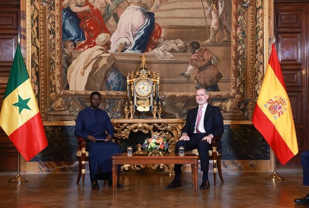 Su Majestad el Rey y el Presidente de la República de Senegal, Bassirou Diomaye Diakhar Faye durante el encuentro