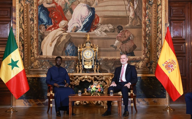 Su Majestad el Rey y el Presidente de la República de Senegal, Bassirou Diomaye Diakhar Faye durante el encuentro