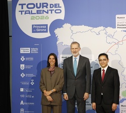 Su Majestad el Rey junto a los galardonados como Premio Princesa de Girona Internacional 2026 en las categorías de "CreaEmpresa" e "Inv