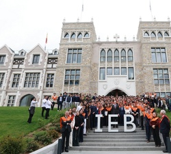 Su Majestad el Rey inaugura el nuevo Campus Universitario del Instituto de Estudios Bursátiles
