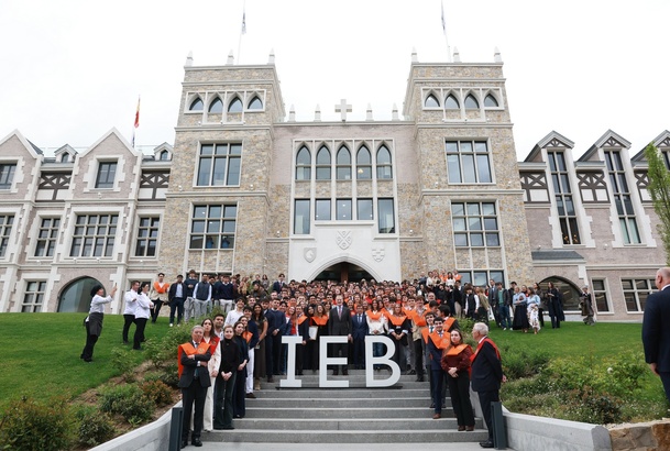 Su Majestad el Rey inaugura el nuevo Campus Universitario del Instituto de Estudios Bursátiles