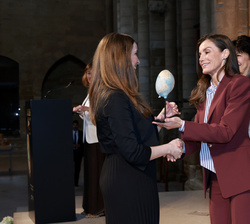 Su Majestad la Reina entrega el Premio a la Planificación, Innovación y/o Internacionalización a Roser Roca