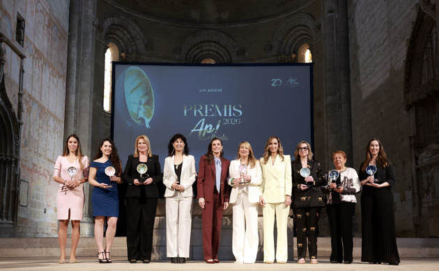 Fotografía de grupo de Su Majestad la Reina con las premiadas de la XVI edición de los Premios Ap!Lleida