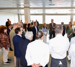 Los Reyes conversan con directores y representantes de otras escuelas de hostelería, cocineros y maîtres y sumilleres asistentes al acto