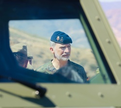 Don Felipe durante la visita