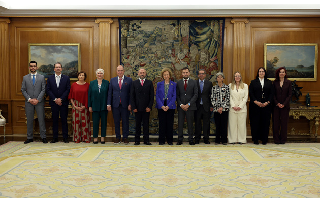 La Reina Sofía junto a miembros de la delegación de Proyecto Hombre Granada durante la audiencia