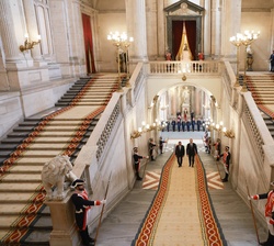 Su Majestad el Rey y el Presidente de la República Portuguesa se dirigen a la Cámara Oficial