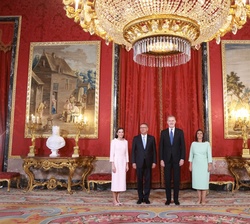 Vista general de Sus Majestades los Reyes, el Presidente de la República Portuguesa, António José Seguro y la Primera Dama, Margarida Maldonado Freita
