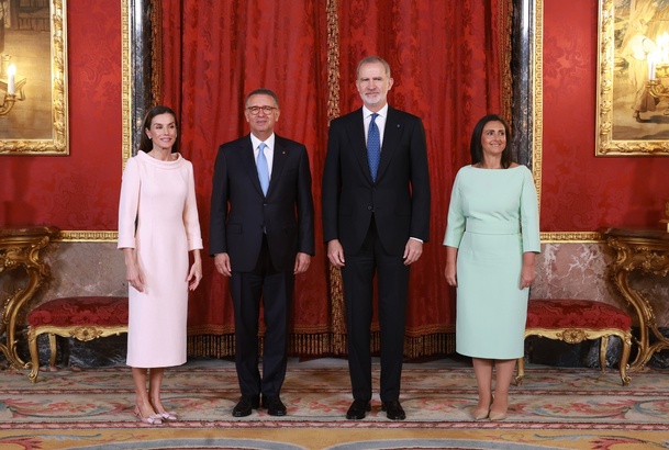 Sus Majestades los Reyes junto al Presidente de la República Portuguesa, António José Seguro y la Primera Dama, Margarida Maldonado Freitas