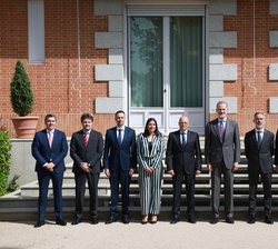 Fotografía de grupo de Su Majestad el Rey con el Comité de Dirección de Nokia España