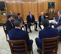 Su Majestad el Rey durante la audiencia al Comité de Dirección de Nokia España con motivo de su centenario